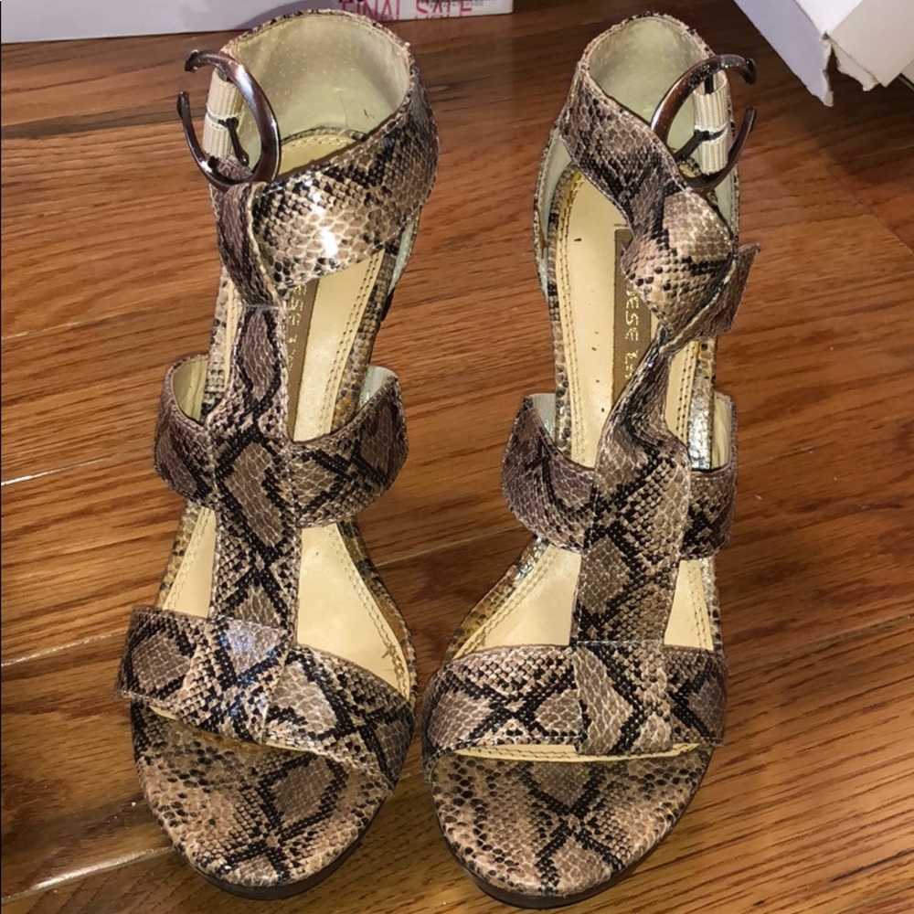 Women’s size 7 heels